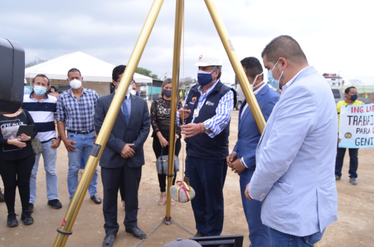 Ministro de Vivienda junto a gobernador Gámez visitó planes habitacionales que se ejecutan en El Oro