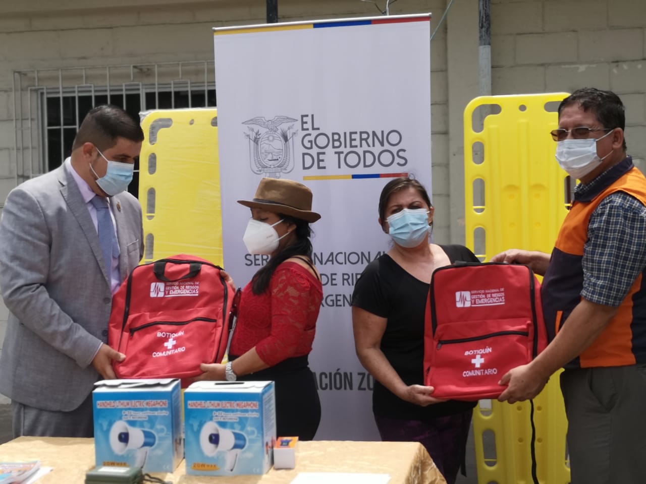 Comités de Riesgos de barrios de Huaquillas y Machala recibieron kits de riesgos
