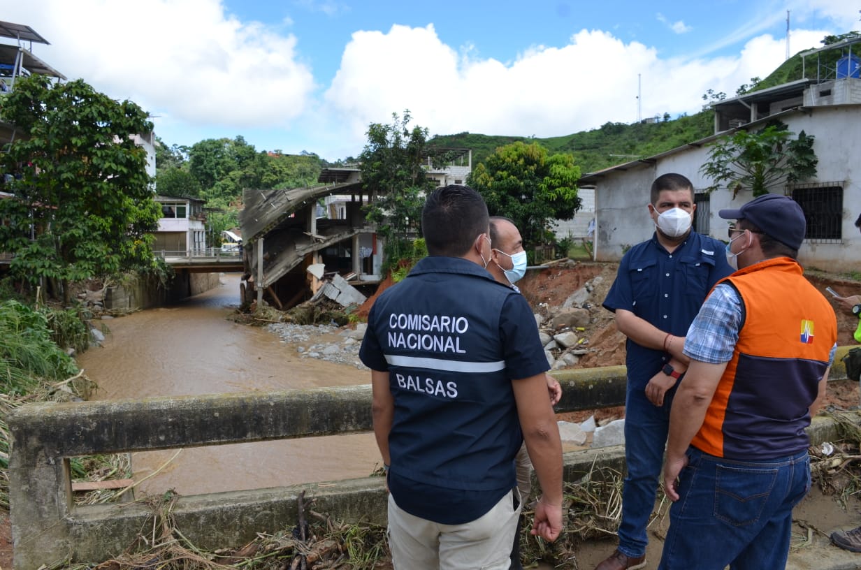 Gobernador Gámez constata afectaciones de lluvias en el cantón Balsas