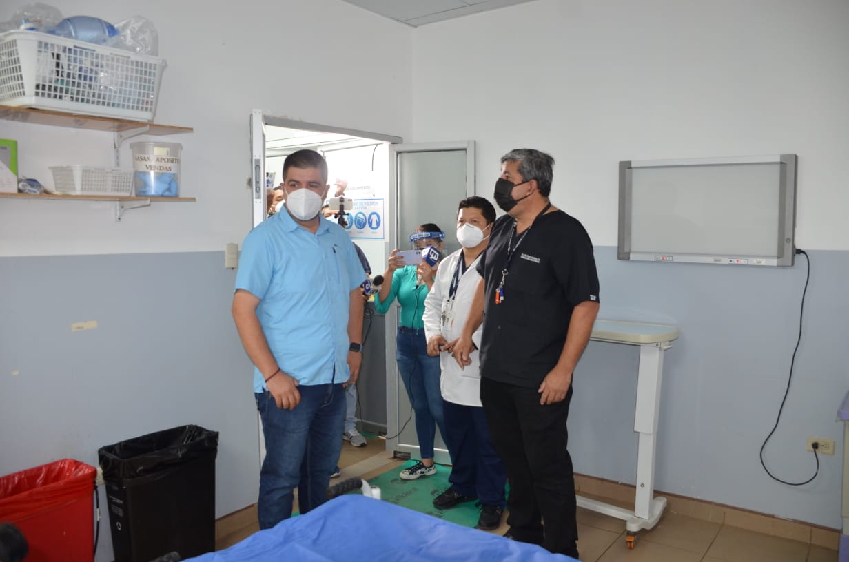 Gobernador Gámez constató atención en Hospital Teófilo Dávila