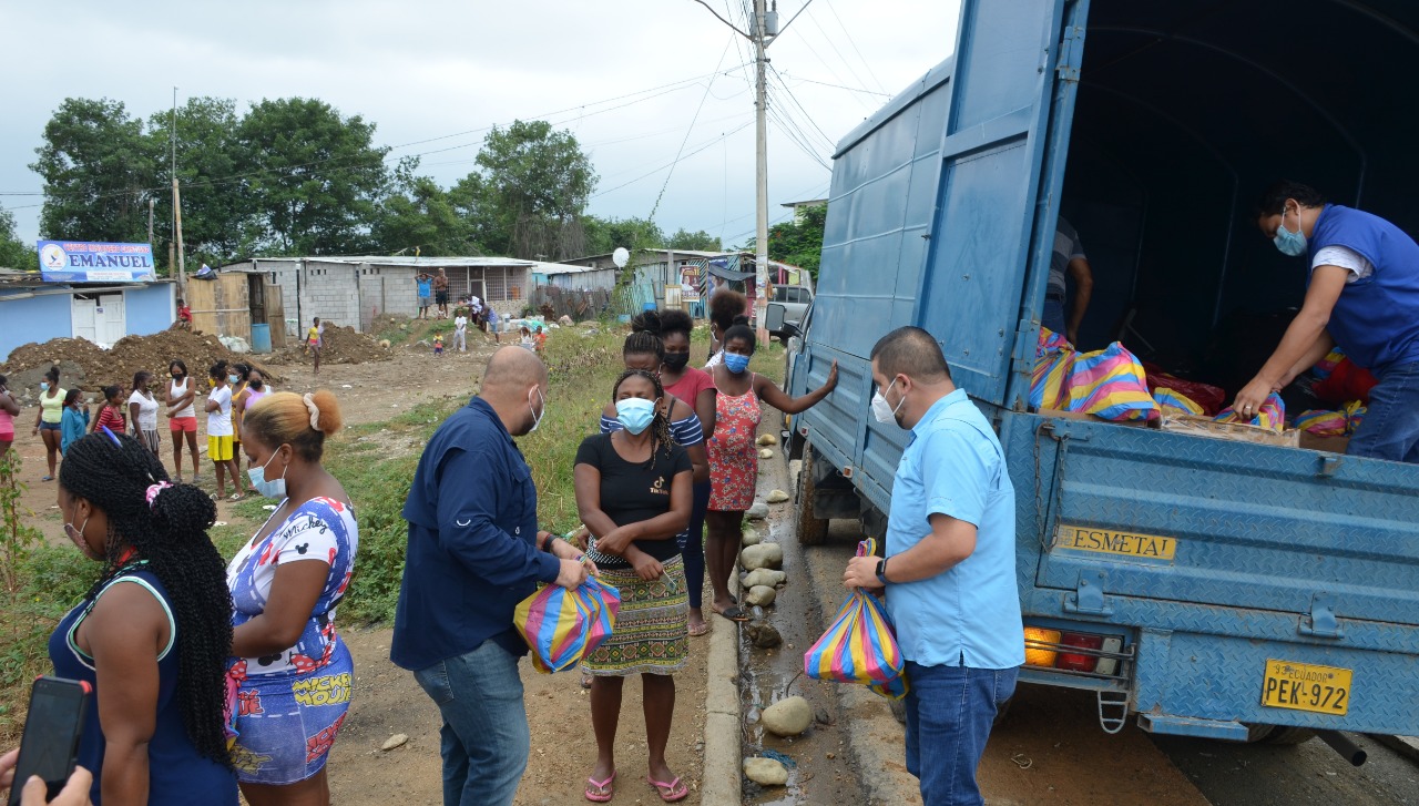 MIES entrega kits a familias afro del cantón Machala