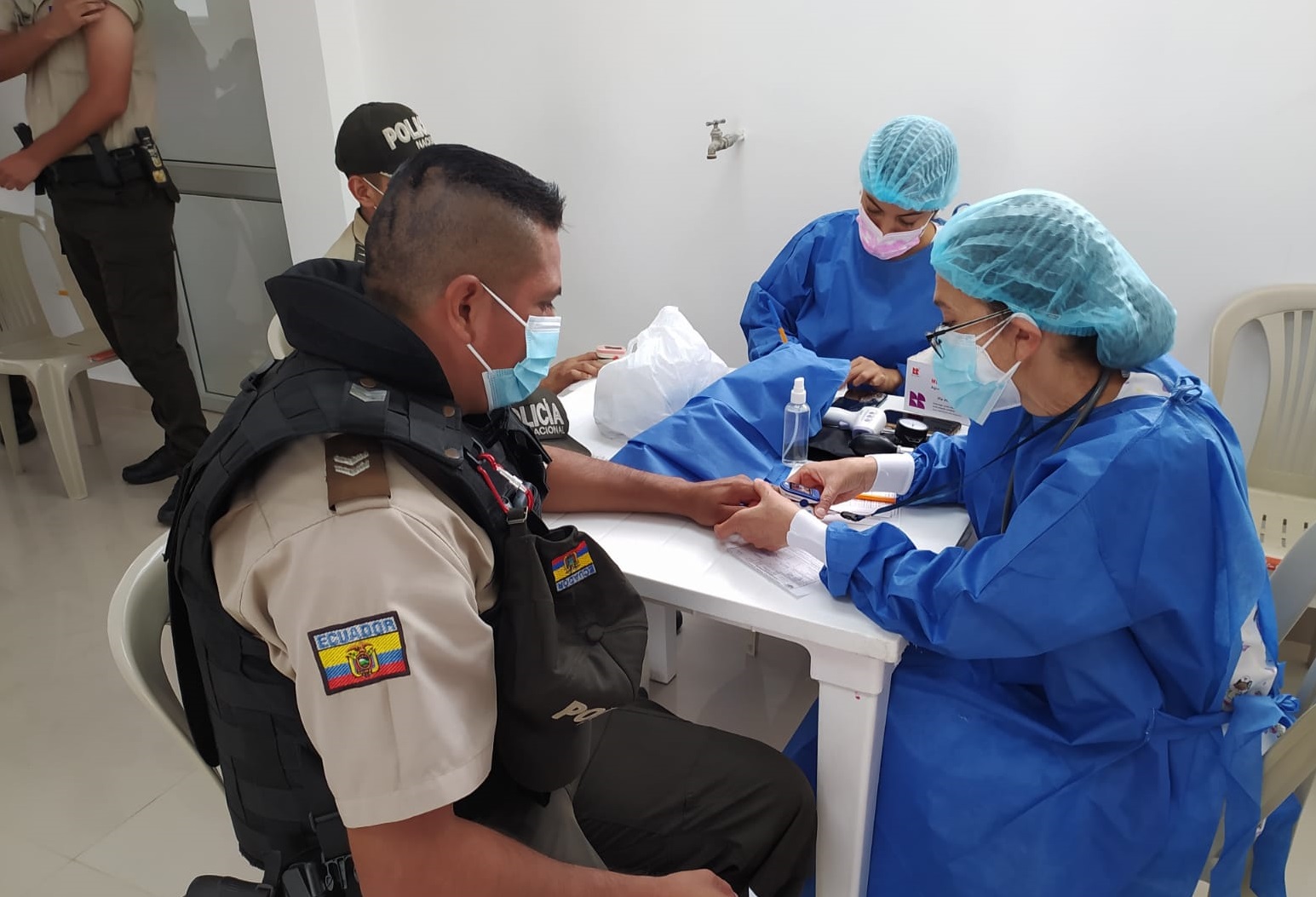 Ministerio de Salud Pública vacunó a personal policial del Distrito Machala