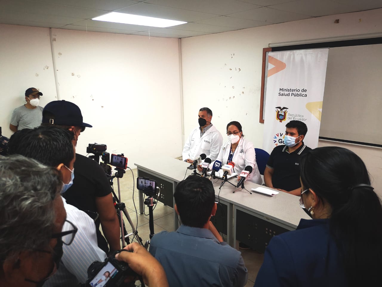 Autoridades lideradas por el gobernador Serrano ejecutan plan de contingencia en Hospital Teófilo Dávila